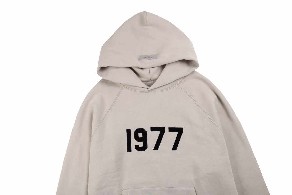 '1977' Heritage Graphic Hoodie – Stone Grey