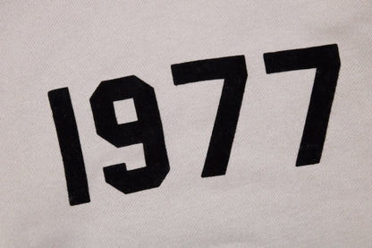 '1977' Heritage Graphic Hoodie – Stone Grey